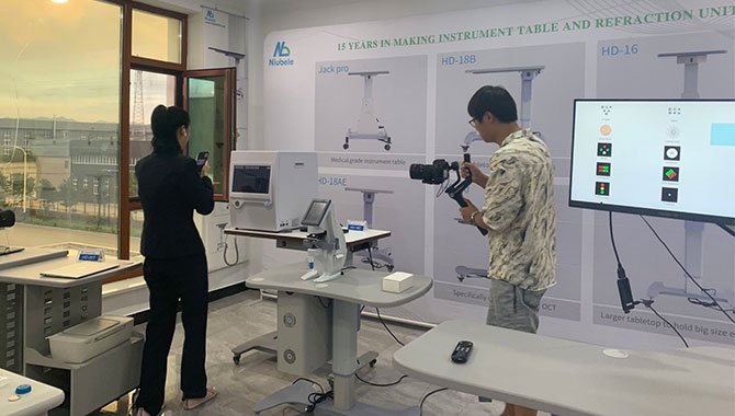 ophthalmic equipment live stream